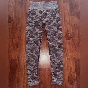 Gymshark Camo Seamless Leggings - Winter Berry - Size S